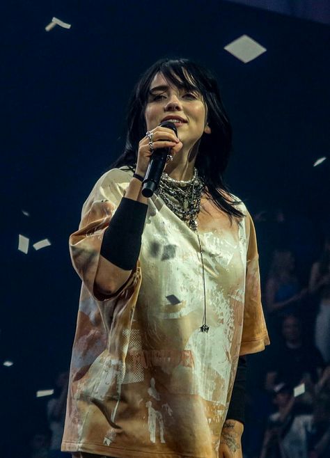 Christmas Billie Eilish, Young Billie Eilish, Billie Eilish Finneas, Billie Eilish Perfume, Uk Night, Billie Eilish Happier Than Ever, Happier Than Ever, Teal Hair, O2 Arena