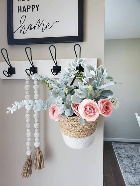 Colorful Flowers Arrangements, Home Entryway, Entryway Ideas, Spring Summer Decor, Home Entrance Decor, Entrance Decor, Spring Home Decor, Spring Home, Home N Decor