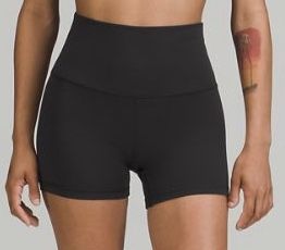 Shorts Aestethic, Lulu Lemon Biker Shorts, Lulu Biker Shorts, Short Biker Shorts, Sporty Outfit Ideas, Bat Women, Cute Biker Shorts, Biker Shorts Black, White Cropped Sweatshirt