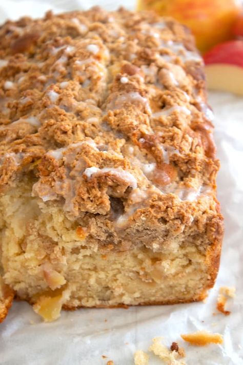 Apple Bread with Streusel Topping Cinnamon Apple Bread, Apple Bread Recipe, Apple Cinnamon Bread, Crunch Recipe, Apple Fritter Bread, Apple Streusel, Fruit Bread, Apple Bread, Cinnamon Apple