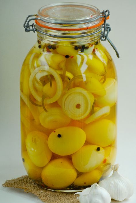 Spicy Pickled Eggs, Pickled Eggs Recipe, Pickled Eggs, Pickling Spice, Pickled Veggies, Pickled Vegetables, Quail Eggs, Pickling Recipes, Fermented Foods