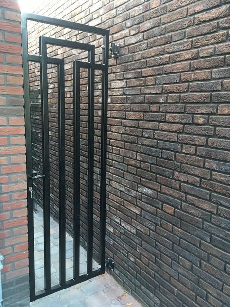 OK Metal Gates Entrance, Metal Gate Door, Security Door Design, Home Window Grill Design, Window Grill Design Modern, Gate Designs Modern, Grill Gate Design, Steel Door Design, Metal Doors Design