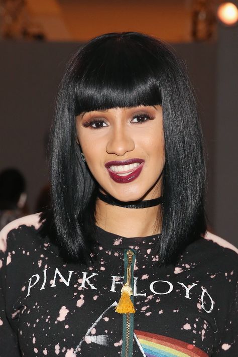 Sexy Cardi B Pictures Cool Long Hairstyles, Cute Bob Haircuts, Cardi B Pics, Lob Styling, Fashion Advisor, Blue Microphones, Square Face Shape, Lob Haircut, Long Hairstyle