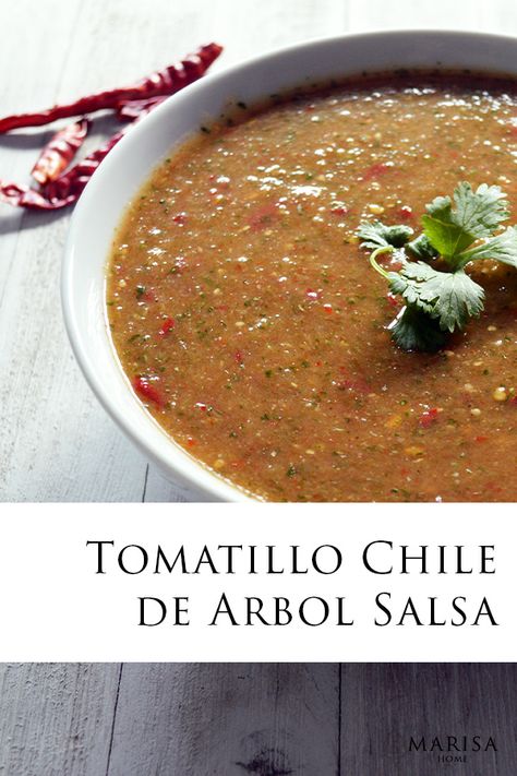 Salsa Ideas, Authentic Salsa, Southwestern Food, Tomatillo Recipes, Green Chili Salsa, Salvadorian Food, Salsa Tomatillo, Tomatillo Sauce, Mexican Sauce