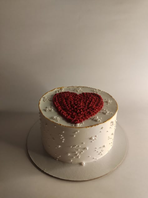 #anniversarycakes#anniversary#cakedesigns Love Bday Cake, Valentine Cake For Him, Custom Cake Designs, Mini Cake Inspiration, Mini Cake For Anniversary, Happy Anniversary Cake Couple Cute Ideas, Mini Anniversary Cakes, Cake For Marriage, Best Friend Cake Ideas