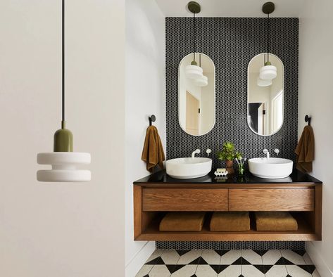 10 Illuminating Bathroom Lighting Ideas to Brighten Up Your Space | Architectural Digest Bathroom Pendant Lighting Vanities, Bathroom Pendant Lights Over Vanity, Bathroom Vanity Pendant Lighting, Bathroom Hanging Lights, Oak Vanity Bathroom, Pendant Light Bathroom, Powder Bathroom Ideas, Vanity In Bathroom, Bathroom Lighting Ideas