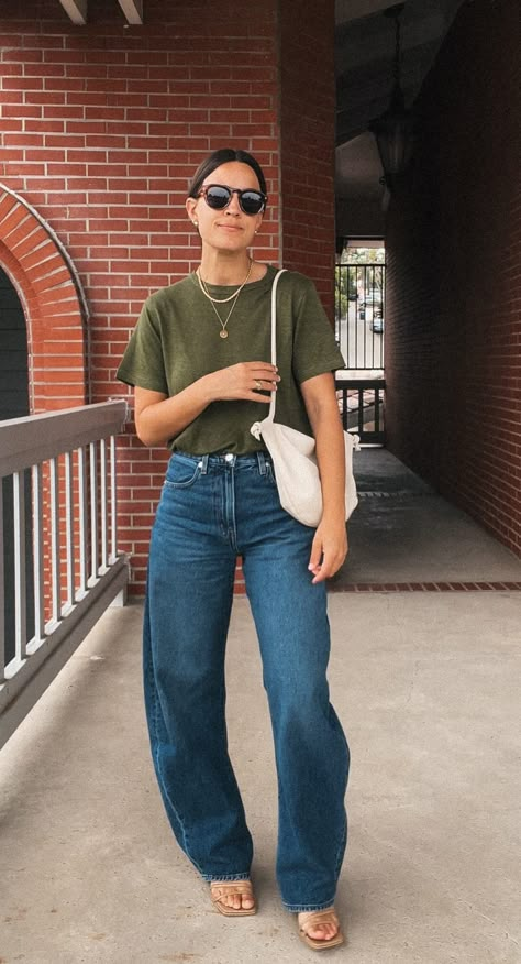 Middle Age Women Outfits, Portland Outfits Summer, Ballon Jeans Outfits, Barrel Jeans Outfit, Green Jeans Outfit, French Inspired Fashion, Barrel Jeans, Atlanta Fashion, 2024 Outfits