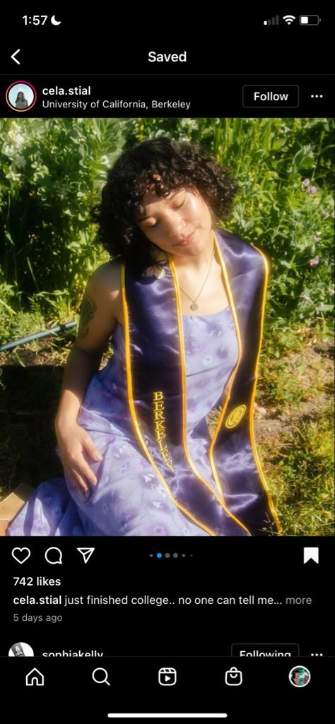 Graduation Fun Shoot Ideas, Non Traditional Graduation Photos, Graduation Photos Unique, Traditional Graduation Pictures, Outdoor High School Graduation Photoshoot Ideas, Graduation Photos On Film, Non Traditional Senior Photos, Graduation Photoshoot Aesthetic, 90s Graduation Photoshoot