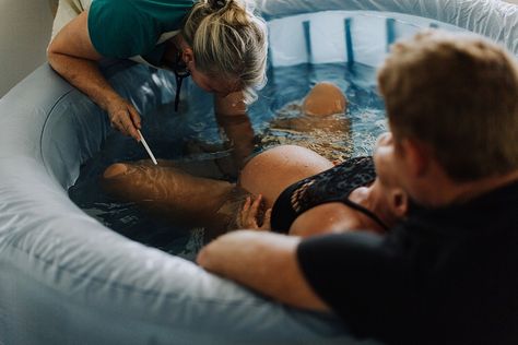 Hawaii Home Water Birth | Sarah & Ryan | Birth Video + Photography Water Birth Video, Water Birth Photography, Natural Water Birth, Home Water Birth, Calm Birth, Birth Pool, Birth Videos, Water Birth, Hawaii Homes