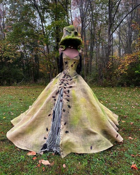 Scary Princess, Oogie Boogie Costume, 2 Halloween Costumes, Oogie Boogie Man, Beautiful Halloween Makeup, Nightmare Before Christmas Costume, Future Costume, Halloween Diy Outdoor, Nightmare Before Christmas Halloween