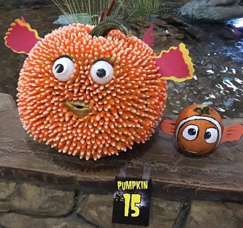 Pufferfish Pumpkin, Puffer Fish, Painted Pumpkins, Pumpkin Carving, Halloween Pumpkins, Happy Holidays, Halloween Wreath, Halloween Party, Halloween Decorations