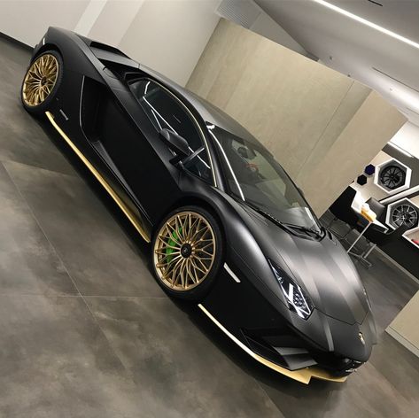 Black And Gold Lamborghini, Black And Gold Car, 2023 Mclaren, Cars Mclaren, 2022 Ford Mustang, Mclaren Senna, Gold Wheels, Gold Car, New Luxury Cars