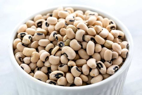 18 Types of Beans (Most Popular) - Jessica Gavin Types Of White, White Kidney Beans, Cooking Dried Beans, Types Of Beans, Brown Lentils, Northern Beans, Red Lentil Soup, Minimal Kitchen, Kitchen Skills