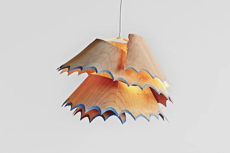 Designer builds a massive sharpener to make these beautiful pencil-shaving lampshades - Yanko Design Pencil Furniture, Giant Pencil, Dancing Toys, Novelty Lamps, Pencil Shavings, Creative Lamps, Colossal Art, Wood Chandelier, Modern Crafts