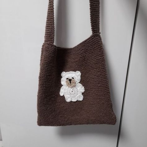 teddy bear knitted tote bag crochet bag aesthetic #crochetbagaesthetic #crochet #crochetbag #crochetbags 2.545 Crochet Teddy Bear Bag, Crochet Athestic, Bear Bag Crochet, Knitted Bags Aesthetic, Brown Crochet Projects, Brown Crochet Ideas, Brown Crochet Tote Bag, Crochet Bear Bag, Cute Crochet Tote Bag