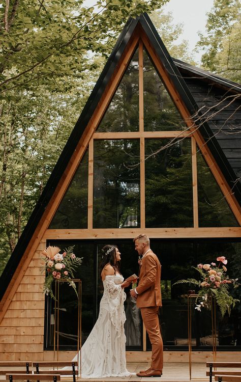 New York State Wedding Venues, Upstate Ny Elopement, Upstate New York Wedding Venues, Airbnb Wedding Venues, Free Wedding Venues, Couple Reading, Fun Elopement, Cabin Airbnb, Upstate Wedding