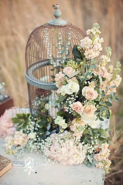 Pink Flower Arrangement, Bird Cage Centerpiece, Wedding Birdcage, Deco Champetre, Bird Cage Decor, Trendy Flowers, Deco Floral, Bird Cages, Flower Display