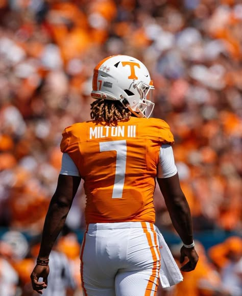 Cold Photos, Tennessee Vols Football, Vols Football, Tennessee Volunteers Football, Football Pics, Nfl Football Pictures, Tennessee Football, Football Pictures, Tennessee Volunteers