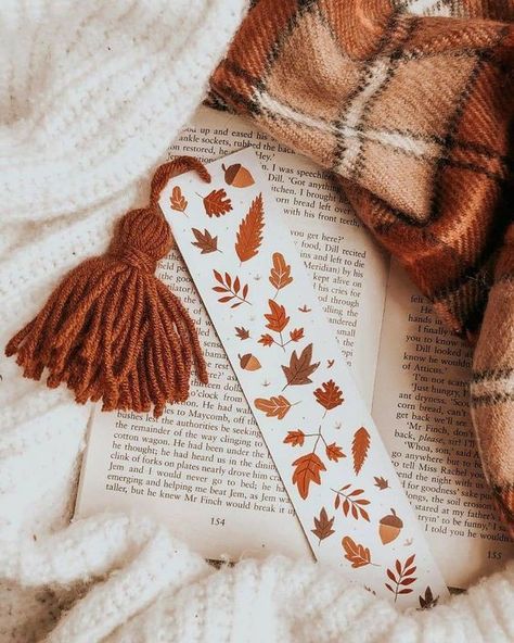 Diy Bookmarks Aesthetic, Bookmarks Aesthetic, Aesthetic Tutorial, Leaf Bookmark, Handmade Bookmarks Diy, Creative Bookmarks, Bookmark Craft, Watercolor Bookmarks, Diy Bookmarks