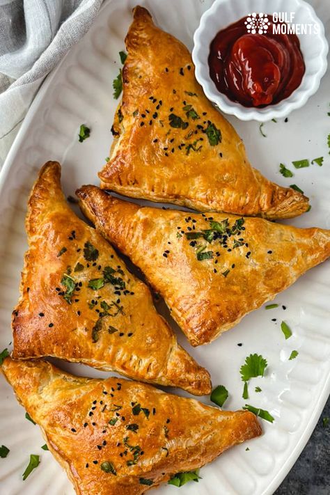 Savor the Aromatic Goodness of Curry Puffs This Ramadan! Triangle Puff, Chicken Curry Puffs, Curry Pies Puff Pastries, Curry Puffs, Curry Puff, Vegetable Curry Puffs, Chicken Curry Puffs Pastries, Chicken Puffs, Pastry Pie