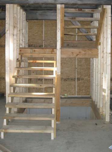 U Shaped Stairs Storage, Stairs In Middle Of Room, Building Basement, U Shaped Stairs, Stairs Closet, Stair Layout, Garage Stairs, Attic Staircase, Attic Renovation Ideas