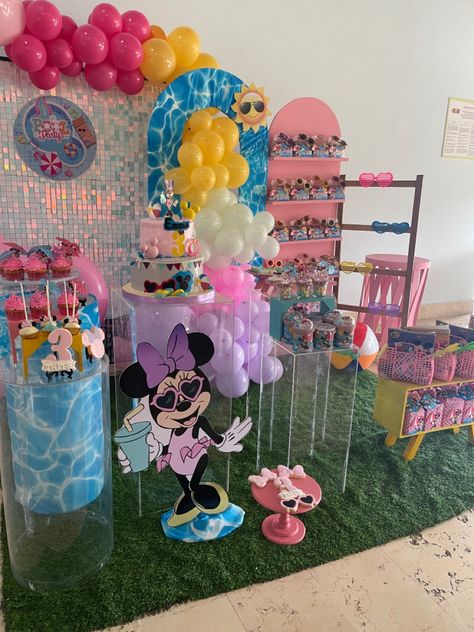 Minnie Mouse Pool Party Ideas, Minnie Mouse Swim Party, 5 Birthday, Swim Party, First Birthday Decorations, Minnie Birthday, Baby Birthday Party, Minnie Mouse Party