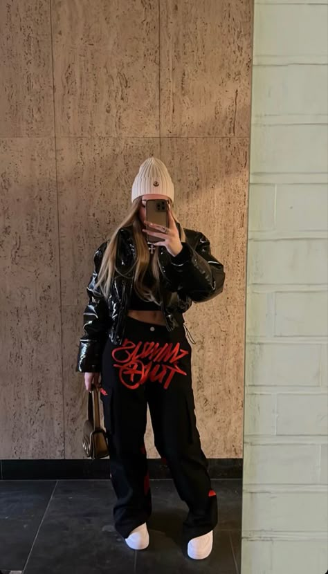 Hypebeast Outfit Girl, Hypebeast Girl Outfit, Kate Nita, Hypebeast Girl, Minus Two Cargo, Cargo Outfits Women, Hypebeast Outfits, Outfit Hairstyle, Classy Streetwear