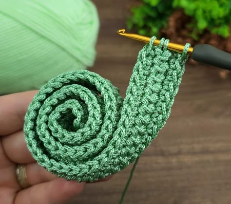 Crochet Closure Ideas, Crochet Bag Handle Pattern, Straps For Crochet Bag, Crochet Handles For Bags Free Pattern, Small Crocheted Gifts, Bag Handle Crochet, Crochet Bag Handles Free Pattern, Crochet Handles For Bags, Crochet Straps For Bags