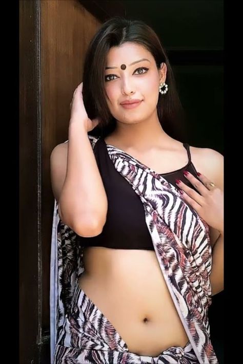 Amazing Deep Round Navel Low Waist Saree, Walker Wallpaper, Navel Hot, Saree Navel, Hot Women Dress, Saree Models, Face Images, Girl Body, Low Waist