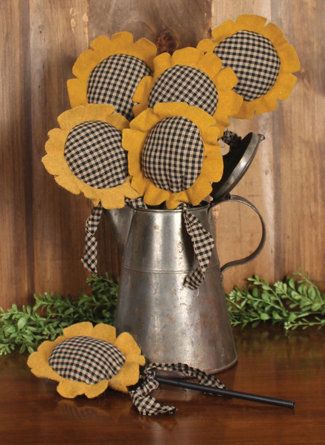 Primitive Sunflowers, Crafts 2023, Sunflower Crafts, Farmhouse Crafts, Fall Halloween Crafts, Bee Crafts, Sunflower Decor, Primitive Crafts, Mason Jar Crafts