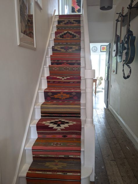 Persian Stair Runner, Kilim Stair Runner, Stair Runners Ideas, Rug Runner Stairs, Runner Stairs, Staircase Carpet Runner, Stairs Rug, Storage Stairs, Stair Rug Runner