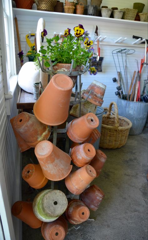 Potting Shed Interior Ideas, Gardening Gadgets, Garden Potting Bench, Potting Bench Ideas, Potting Station, Carolyne Roehm, Bench Area, Shed Greenhouse, Garden Shed Ideas