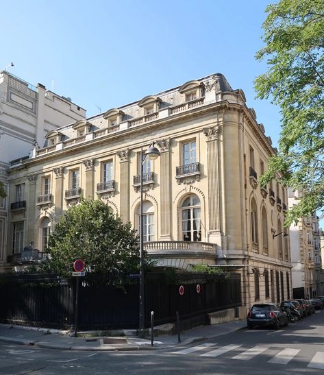 Un hôtel particulier de l'avenue Foch finalement vendu à moitié prix | AD Magazine French Exterior, Ad Magazine, Exterior, Magazine, Paris, Hotel