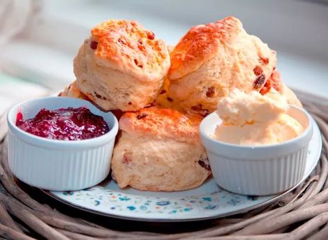 Mary Berry's 'classic' scones recipe takes just 10 minutes to rustle up Mary Berry Scones, Classic Scones Recipe, Nigella Lawson Recipes, English Scones, Mary Berry Recipe, Canned Biscuits, Scones Recipe, British Bake Off, Mary Berry