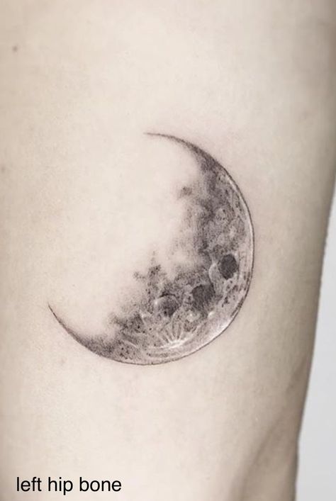 Guy Moon Tattoo, Intricate Moon Tattoo, Male Moon Tattoo, Earth Art Tattoo, Moon Tattoo Shoulder, Unique Moon Tattoo, Realistic Moon Tattoo, Tattoo Stars, Concept Tattoo