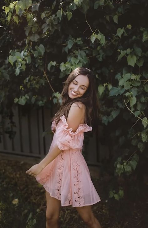 Short Dress Photoshoot Ideas, Kristina Alice, Frock Photos, Model Photoshoot Poses, Julia Trotti, Solo Poses, Short Frock, 21st Birthday Photoshoot, Nature Photoshoot