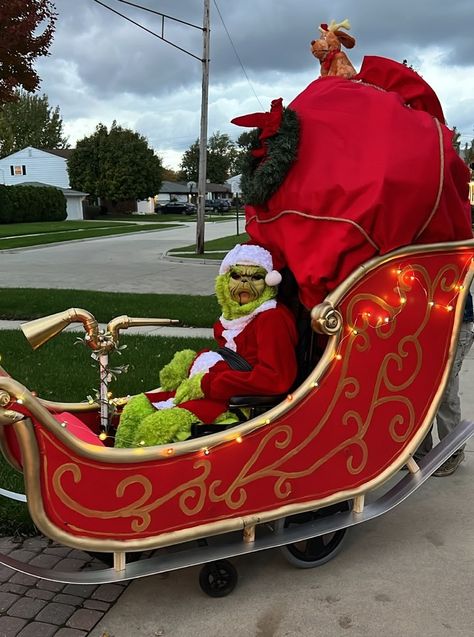 Wagon Floats, Golf Cart Decorations, Wheelchair Costumes, Christmas Parade Floats, Christmas Sides, Grinch Who Stole Christmas, Adaptive Equipment, Christmas Golf, Christmas Musical