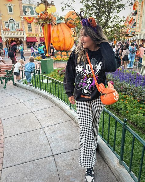 nothing beats Disneyland during Halloween ; 🎃 #disneyland #disney #dca #halloween #ootd Disneyland Halloween Shirts, Disneyland Paris Halloween, Disneyland Mickey Pumpkin, Walt Disney World Halloween, Halloweentime At Disneyland, Disneyland, Ootd, Disney, Halloween