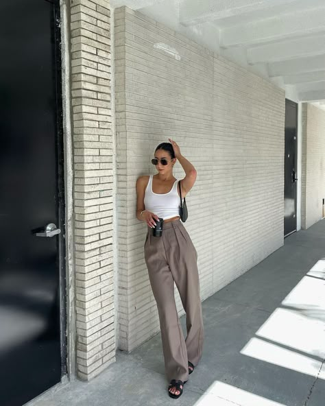 Lunch Clothes Outfit, Arizona Going Out Outfit, Effortless Chic Aesthetic, London Summer Fashion Casual Outfits, Aritzia Summer Outfits, Effortless Pant Outfit, Lunch Outfit Ideas Classy Chic, Summer Lunch Outfit, Summer Brunch Outfits