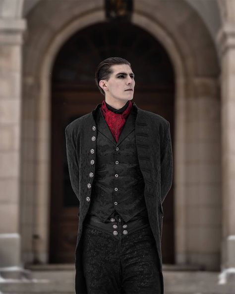 Vampire Men Makeup, Vampire Man Outfit, Vampire Formal Men, Vampire Fashion Men, Men’s Vampire Outfit, Dracula Clothing Men, Dracula Cosplay Men, Vampire Poses, Vampire Costume Diy