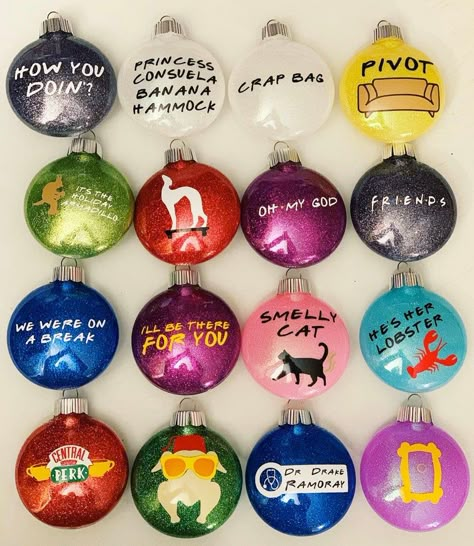 Friends Tv Show Christmas Ornaments, Clear Flat Ornament Ideas, Friends Bathroom, Friends Christmas Ornaments, Circut Joy, Friends Christmas Tree, Vinyl Christmas Ornaments, Christmas Ornament Designs, Disc Ornaments