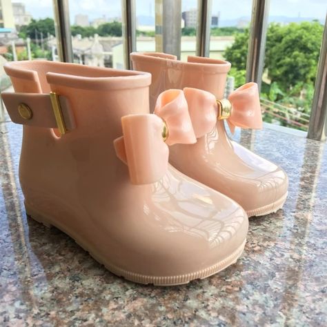 $6.46  26％ Off | 2022 New Children Rain Boots For Girls Toddlers Kids Rain Shoes Soft PVC Jelly Boots With Bow-knot Cute Water-proof Rain Boots Jelly Boots, Girls Rain Boots, Boots For Girls, Kids Rain Boots, Kids Rain, Rain Shoes, Shoes Soft, Rain Gear, Rubber Shoes