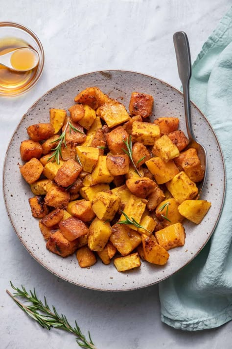 This maple cinnamon roasted butternut squash is one delicious vegetable side dish. Simple to make and vegan and gluten-free. Holiday Side Dishes | Thanksgiving Recipes | Winter Side Dishes | Vegetarian | Vegan Side Dishes Squash Recipes Thanksgiving, Sweet Potato And Marshmallow, Side Dish Christmas, Make Ahead Sides, Roasting Butternut Squash, Cinnamon Butternut Squash, Pan Roasted Brussel Sprouts, Squash Recipes Roasted, Sweet Potato Roasted