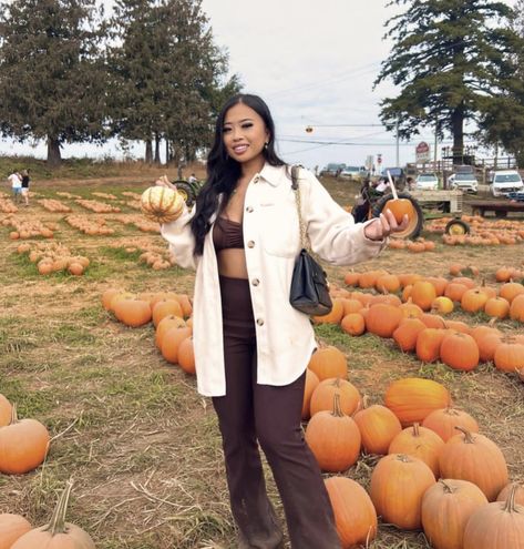 Fall Outfits Aesthetic Pumpkin Patch, Pumpkin Patch Outfit Leather Jacket, Outfit For Pumpkin Patch Fall, Pumpkin Patch Date Outfit, Pumpkin Patch Outfit Black Women, Outfits For Pumpkin Patch Fall, Pumpkin Patch Outfit Hot Weather, Pumpkin Farm Outfit, Cute Pumpkin Patch Outfits