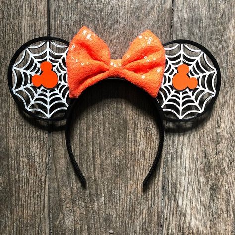 Look Boo-tiful In These Halloween-Themed Minnie Ears Fall Mickey Ears, Halloween Minnie Ears, Halloween Disney Ears, Halloween Mickey Ears, Moldes Halloween, Diy Disney Ears, Diy Mickey Ears, Cat Headband, Disney Mouse Ears