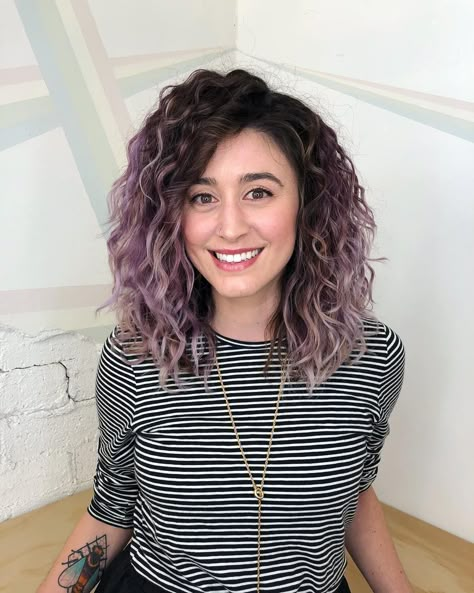 Pink Naturally Curly Hair, Lavender Balayage Curly Hair, Curly Hair Lavender Highlights, Hair Color Short Curly Hair, Curly Brown Hair Color Ideas, Short Curly Hair Purple Highlights, Bold Curly Hair Color, Growing Out Pink Hair, Purple Balayage Curly Hair Natural Curls