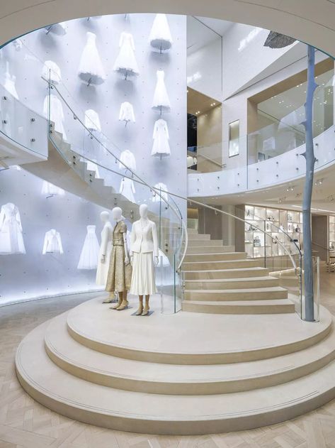 Dior Boutique Interior, Dior Store Interior, Parquet Versailles, Dior Store, Dior Boutique, Store Design Interior, Store Interior, Retail Store, Pop Up Store