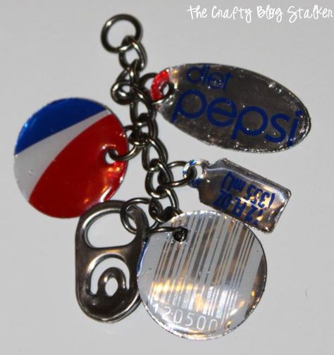 How to make a simple soda can key chain using your favorite pop! An easy DIY craft tutorial idea that will impress your friends! Soda Tab Crafts, Can Tab Crafts, Soda Can Art, Soda Can Crafts, Aluminum Can Crafts, Diet Pepsi, Aluminum Cans, Pop Cans, Beading Crafts