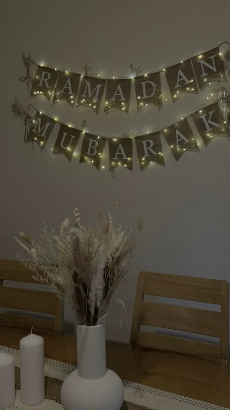 Ramadan decoration Ramadan Party Ideas, Ramadan Vibes Aesthetic, Suhoor Ideas, Ramadan Decorations Ideas, Ramadan Iftar Party, Ramadan Mubarak Decorations, Ramadan Board, Eid Aesthetic, Ramadan Prep