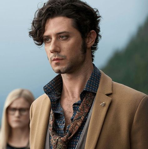 Eliot Magicians, Elliot The Magicians, The Magicians Eliot, Portrait Themes, Eliot The Magicians, The Magicians Characters, Summer Bishil, Hale Appleman, Eliot Waugh